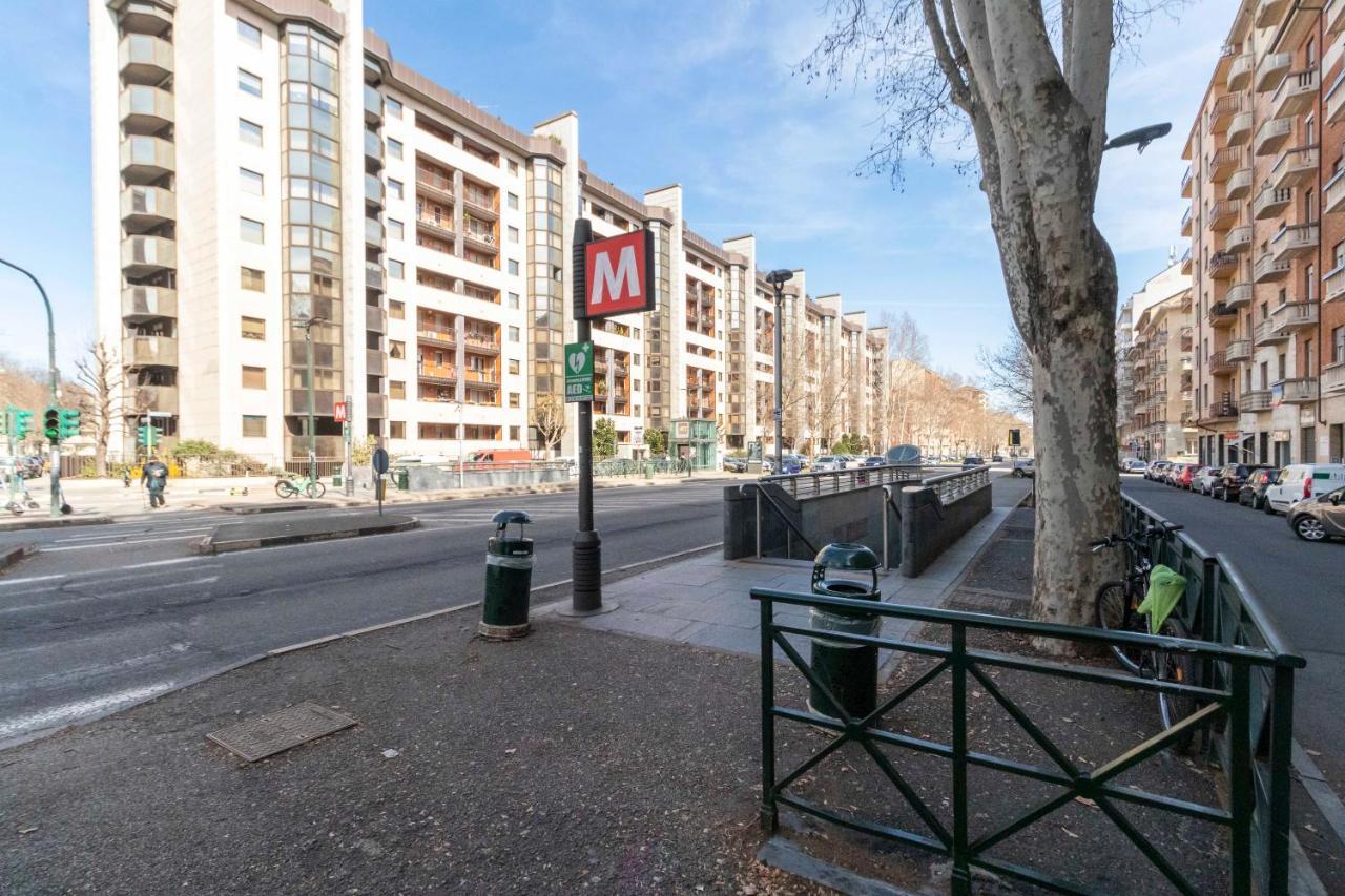 Turin, Un Minuto Dalla Metro Extérieur photo